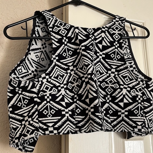 Top - Picture 2 of 3